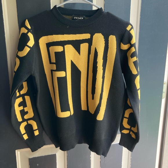 Black sweater with yellow Fendi  lettering - Picture 7 of 7